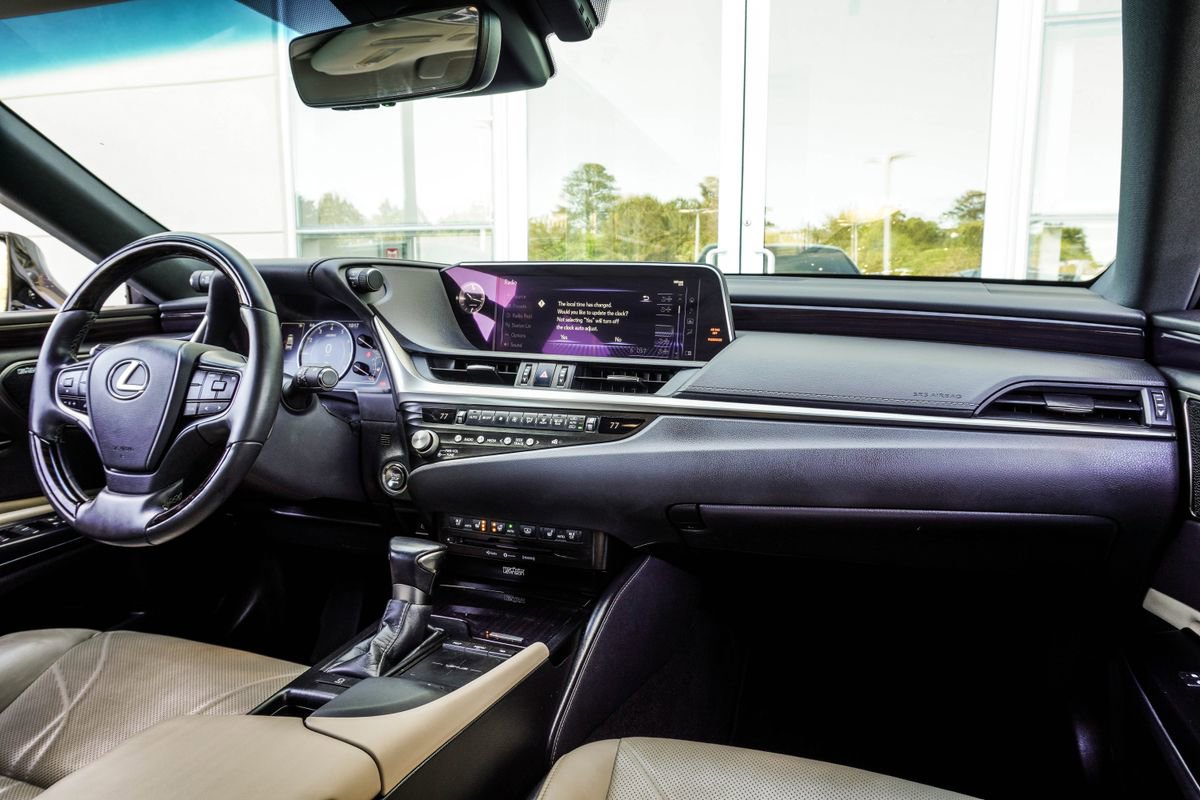 Used 2021 Lexus ES 350 Ultra Luxury w/ Accessory Package image 19