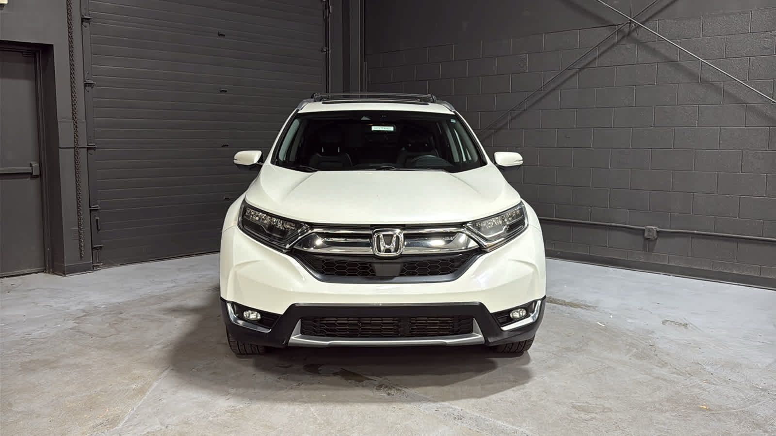 Used 2017 Honda CR-V Touring image 2