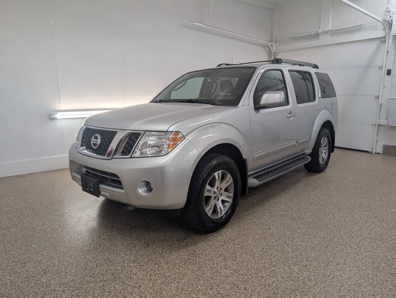 Used 2011 Nissan Pathfinder S AWD/4WD image 2