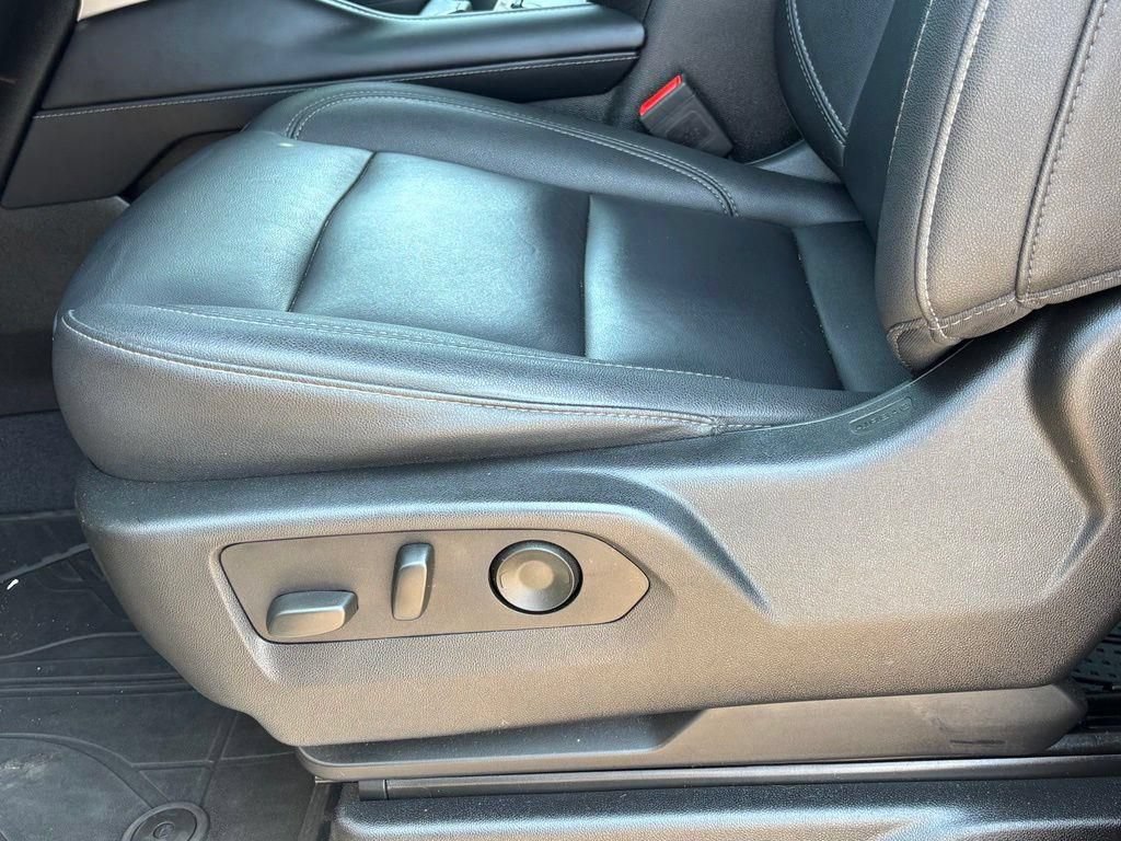 Used 2024 Chevrolet Suburban Z71 w/ Luxury Package AWD/4WD image 4