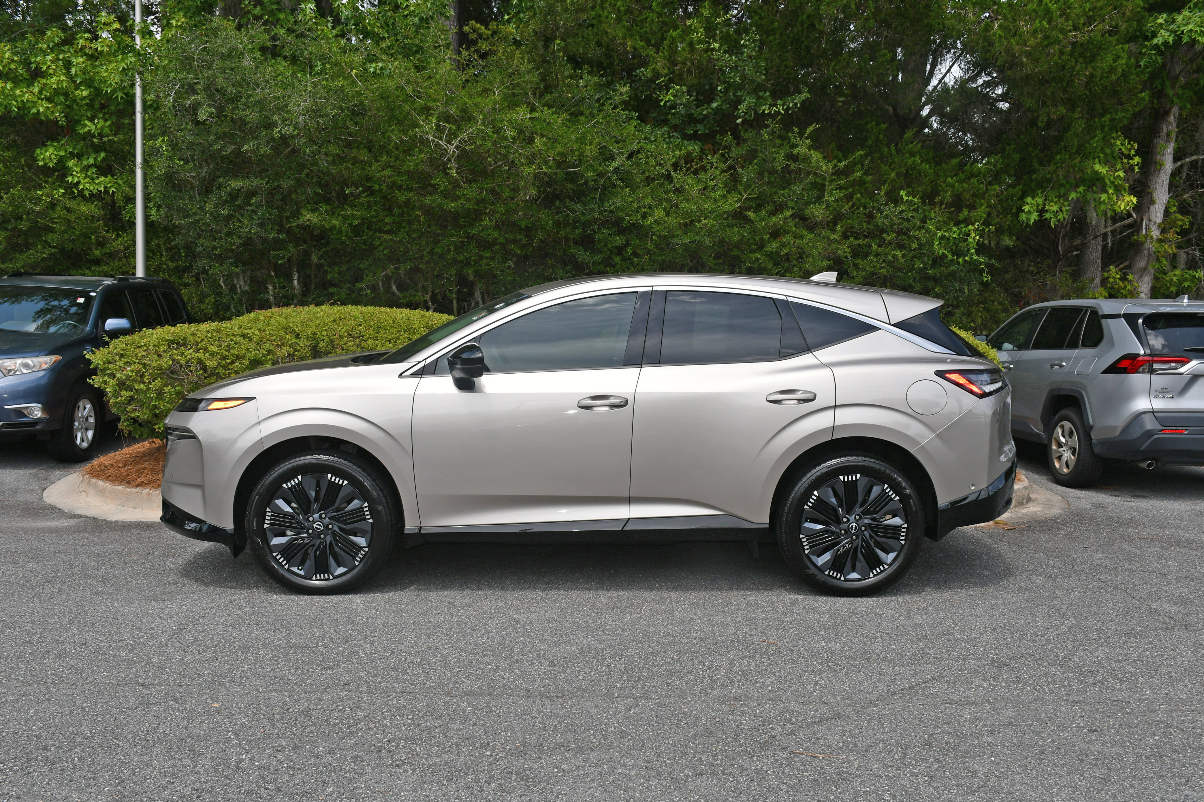 Used 2025 Nissan Murano Platinum w/ Cargo Package AWD/4WD image 2