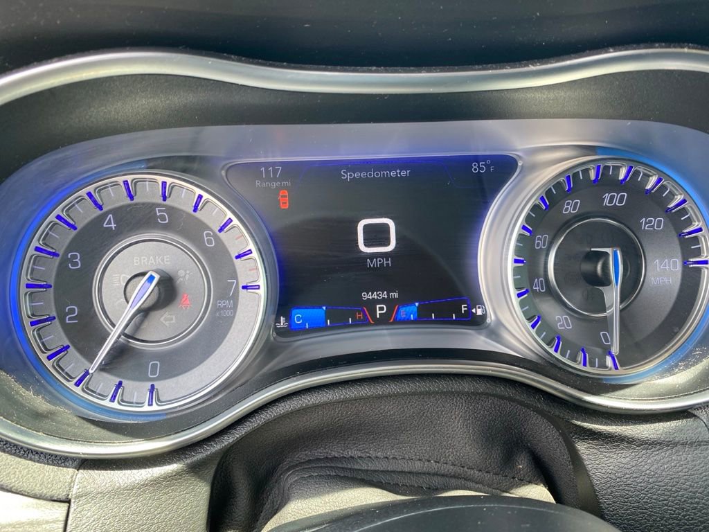 Used 2018 Chrysler 300 Touring L RWD image 7