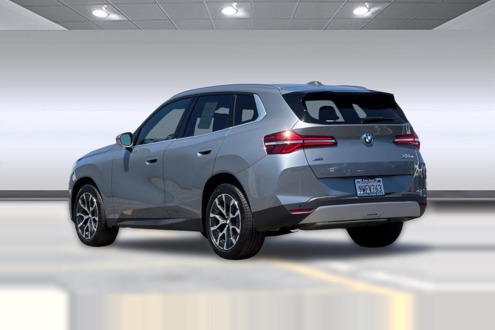 Used 2025 BMW X3 xDrive30i w/ Premium Package AWD/4WD image 3