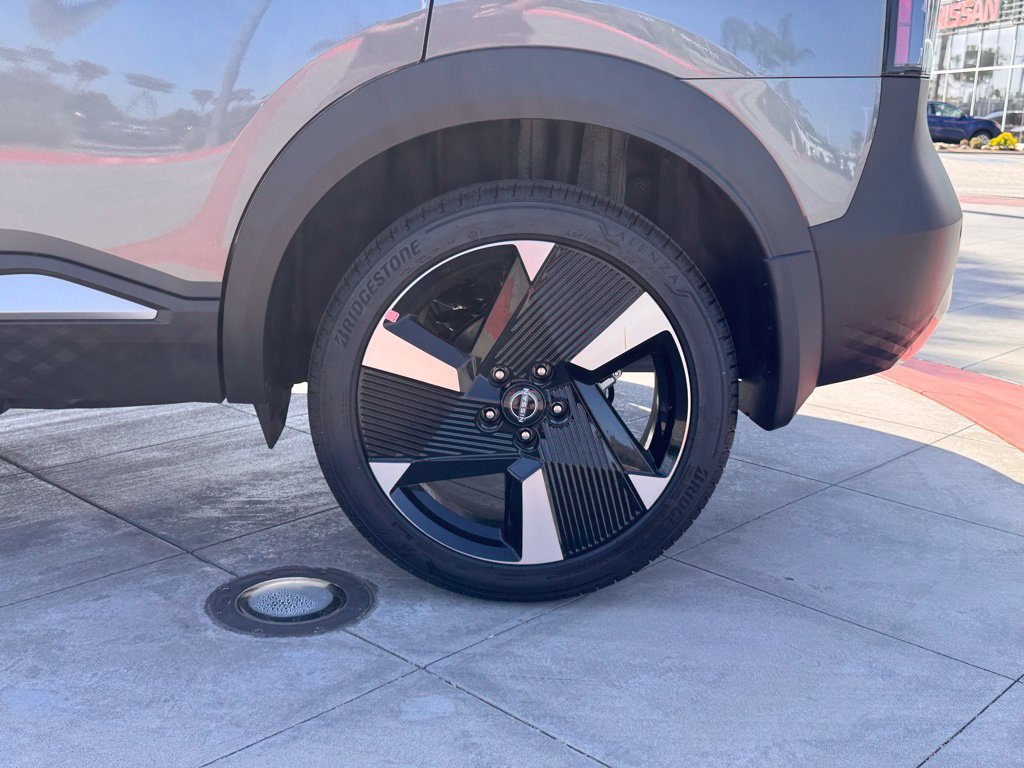 New 2026 Nissan Kicks SR w/ SR Premium Package FWD image 8