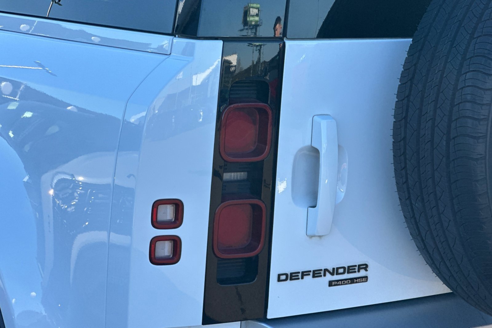 Used 2020 Land Rover Defender 110 HSE image 25