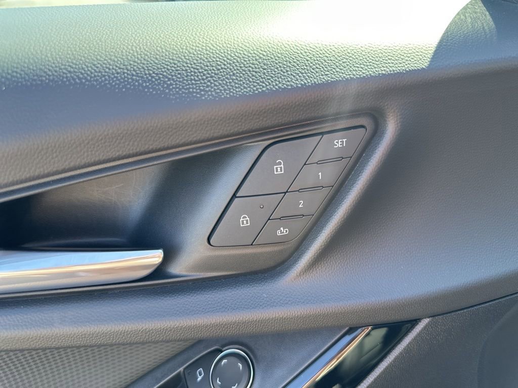 Used 2025 Chevrolet Equinox RS w/ Safety and Technology Package image 16