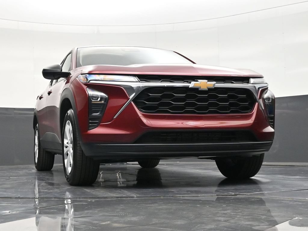 Used 2025 Chevrolet Trax LS FWD image 28