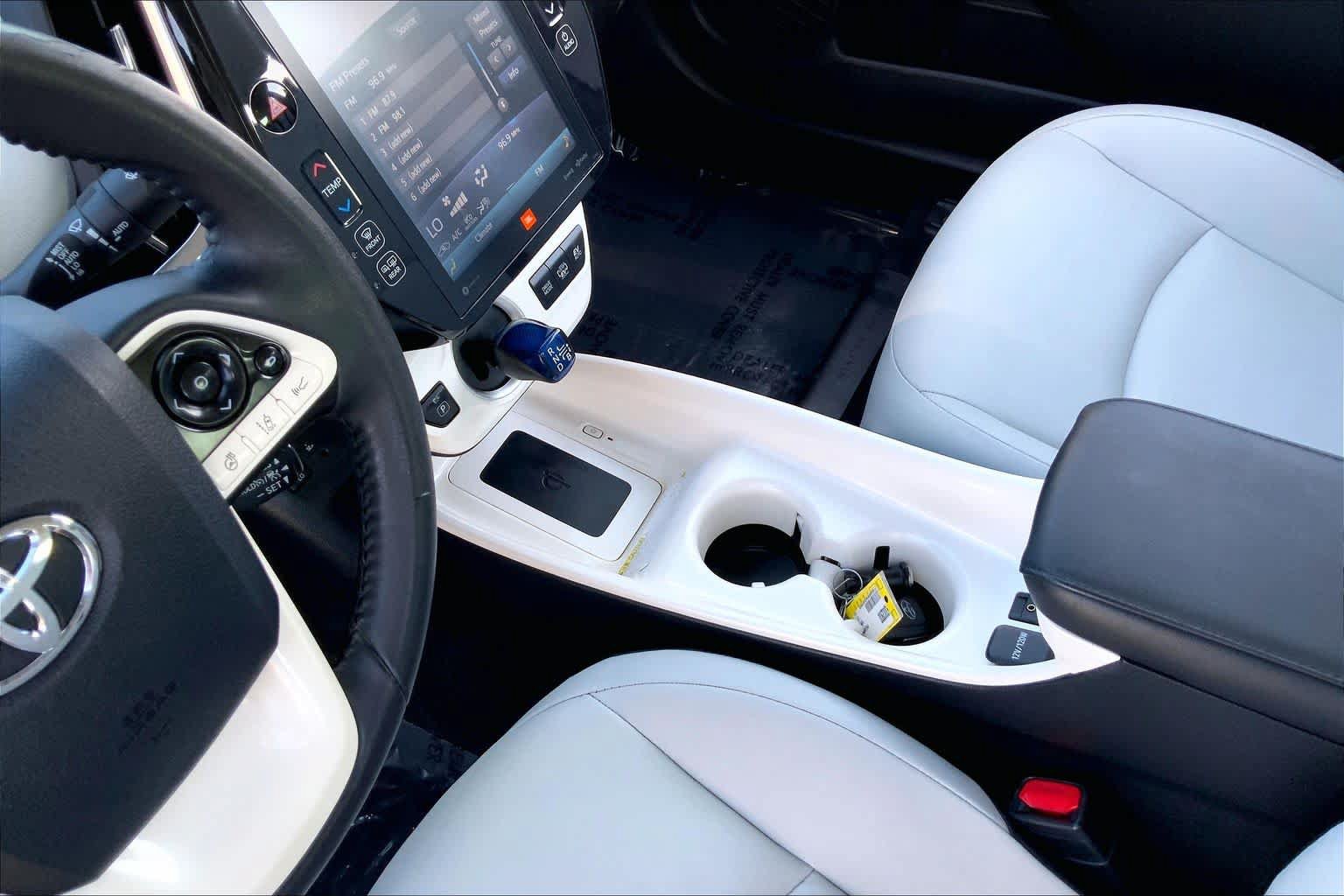 Used 2017 Toyota Prius Prime Advanced FWD image 17