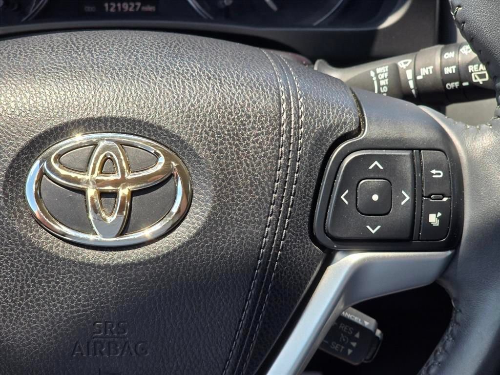 Used 2016 Toyota Highlander XLE AWD/4WD image 17