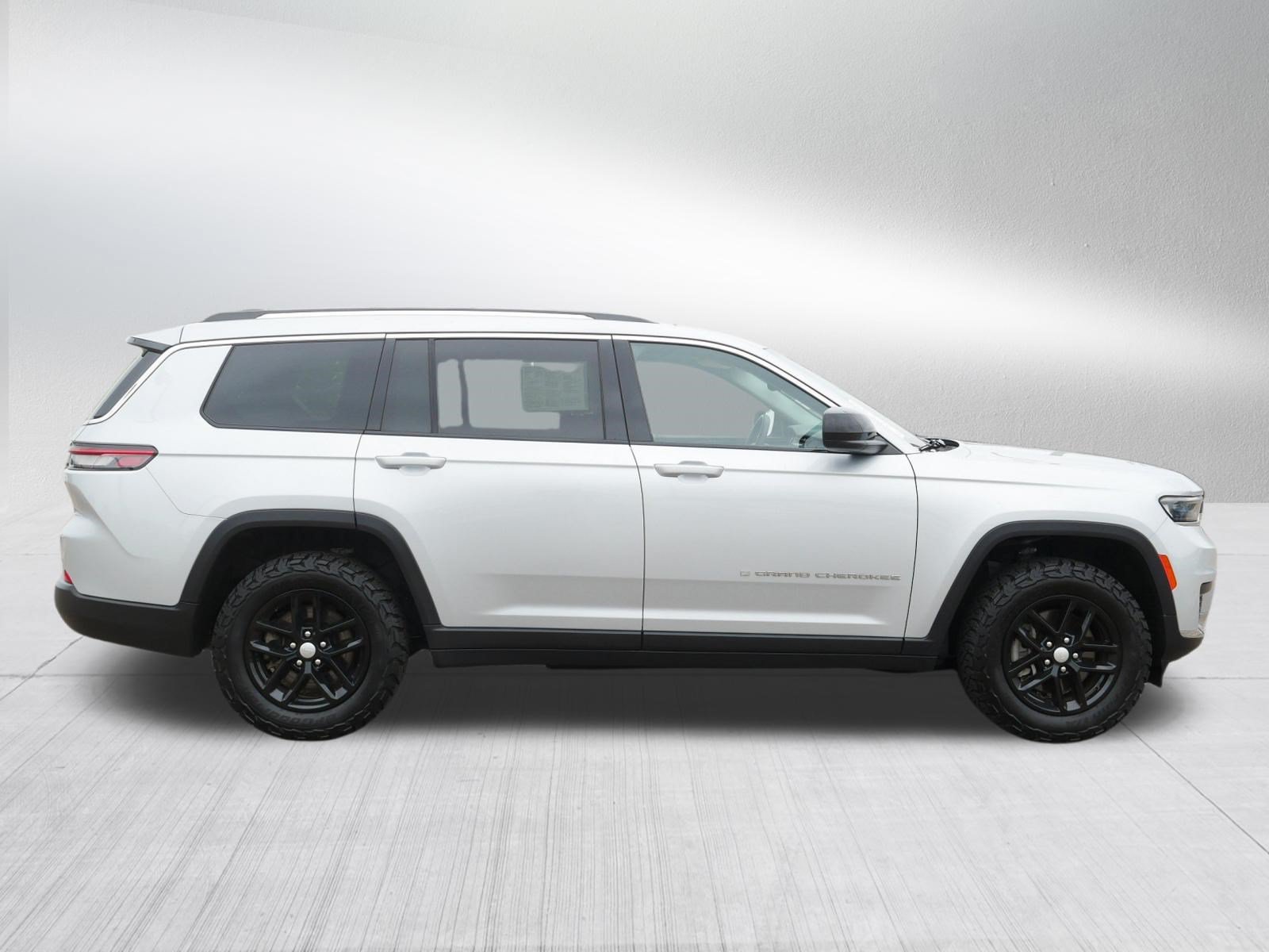 Used 2023 Jeep Grand Cherokee L Laredo AWD/4WD image 8