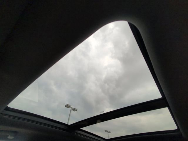 Used 2017 Cadillac XT5 Luxury w/ Driver Awareness Package image 7