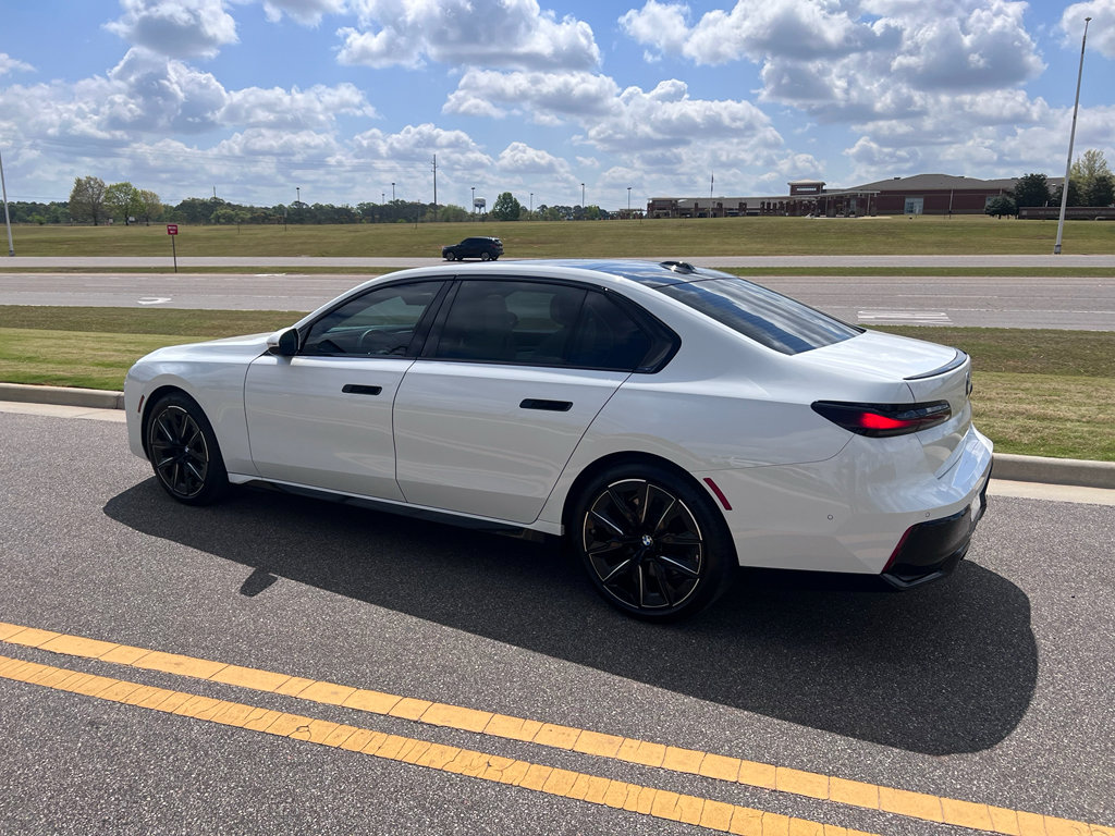 Used 2025 BMW 740i image 6