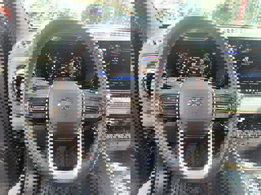 Used 2024 Chevrolet Colorado Z71 w/ Z71 Convenience Package 2 image 14