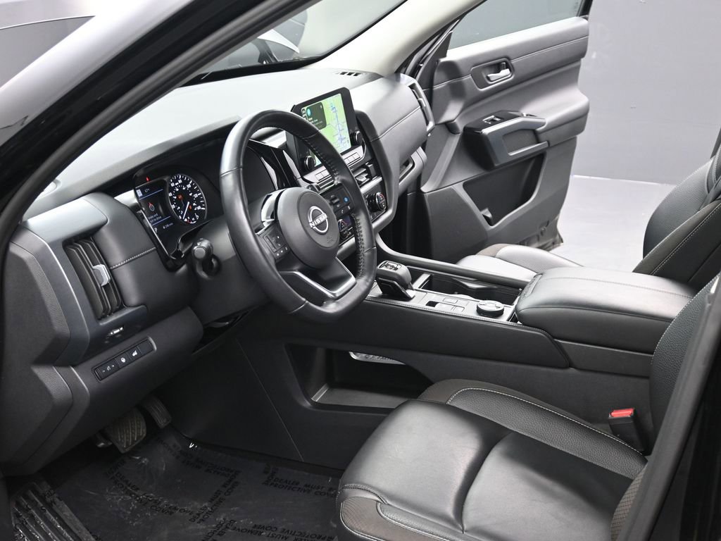 Used 2025 Nissan Pathfinder SL image 10