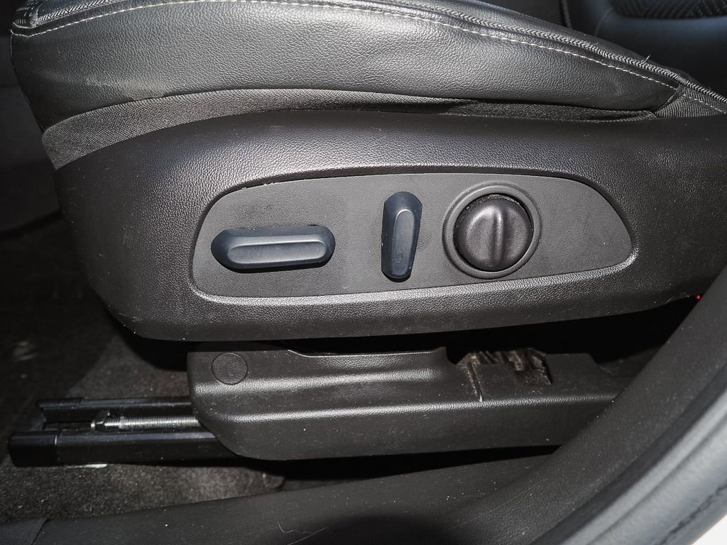 Certified 2022 Buick Encore GX Essence w/ Experience Buick Package image 29