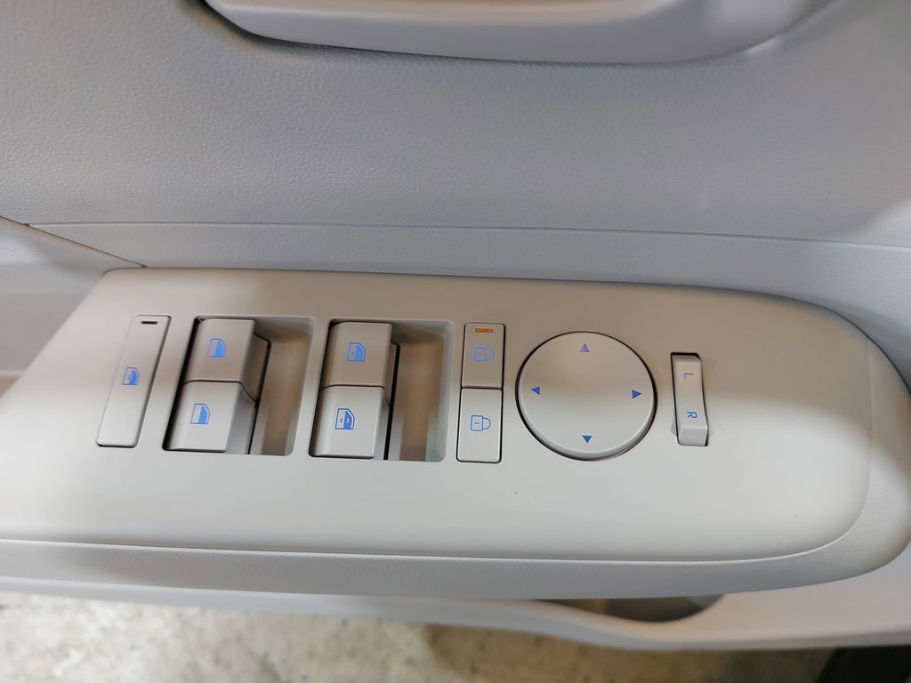 Certified 2025 Hyundai Kona SEL FWD image 27