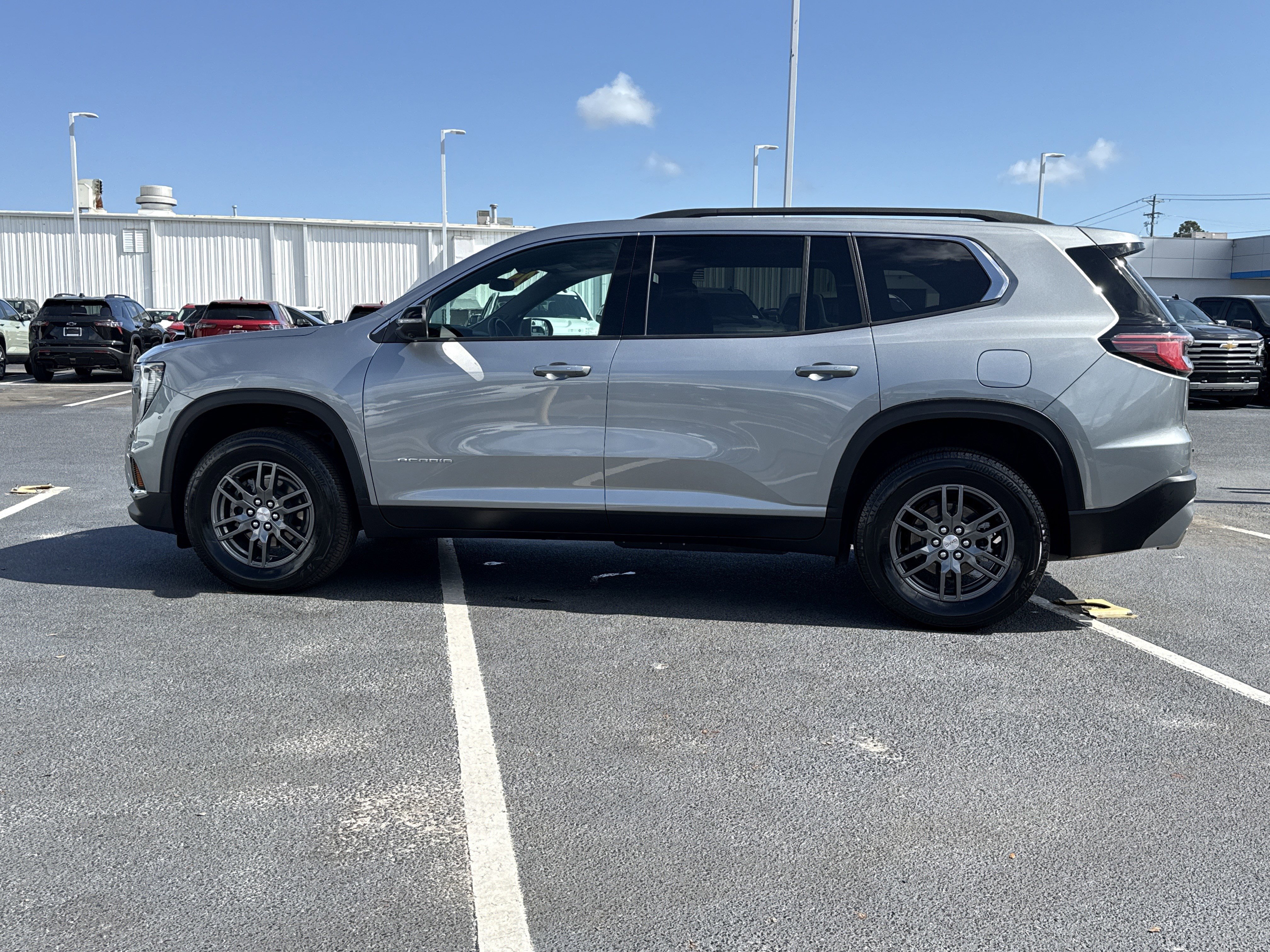 Used 2025 GMC Acadia Elevation image 12