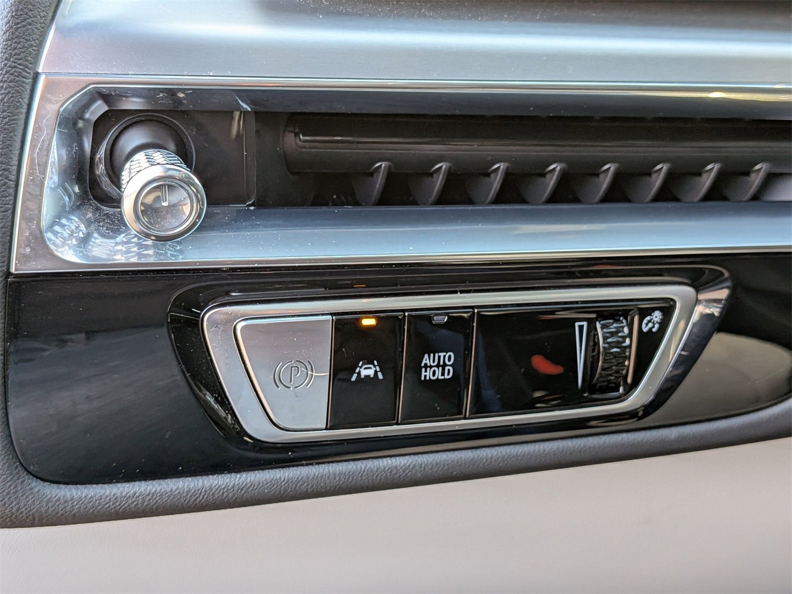 Used 2024 Cadillac Lyriq Luxury w/ LPO, Floor Liner Package image 17