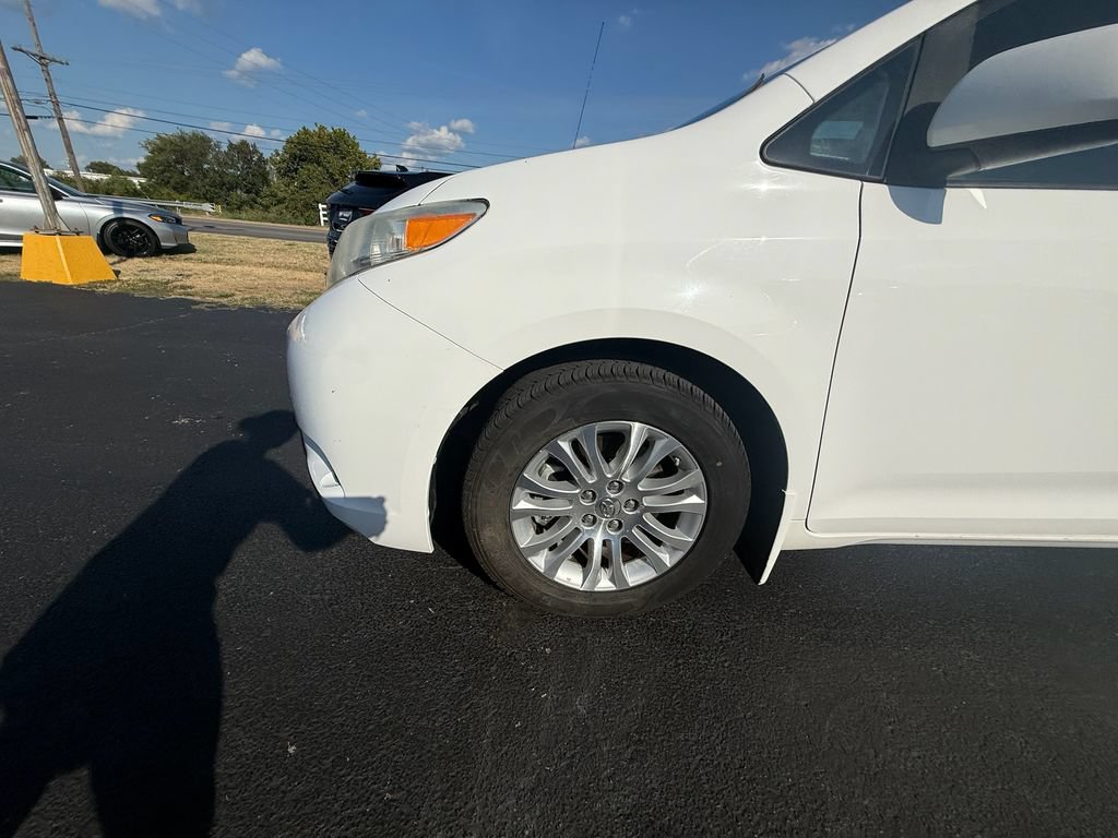 Used 2014 Toyota Sienna XLE FWD image 9