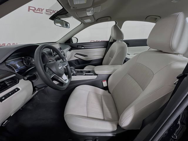 Used 2025 Nissan Altima 2.5 SV image 10