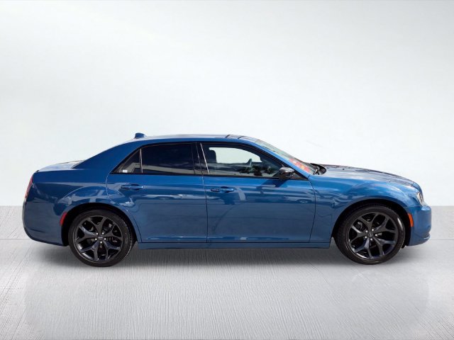 Used 2020 Chrysler 300 Touring w/ Sport Appearance Package RWD image 8