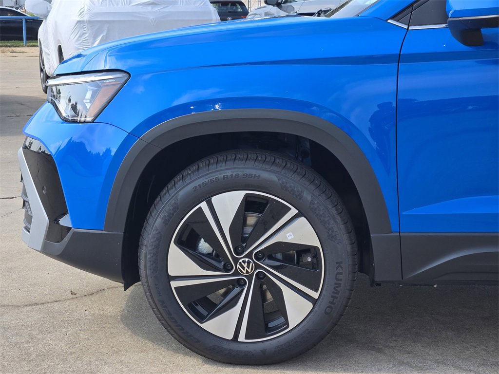 New 2025 Volkswagen Taos SE image 5