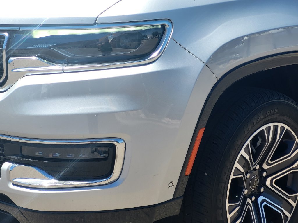 Used 2025 Jeep Wagoneer 4WD image 9
