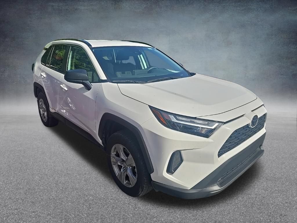 Used 2025 Toyota RAV4 LE AWD/4WD image 8