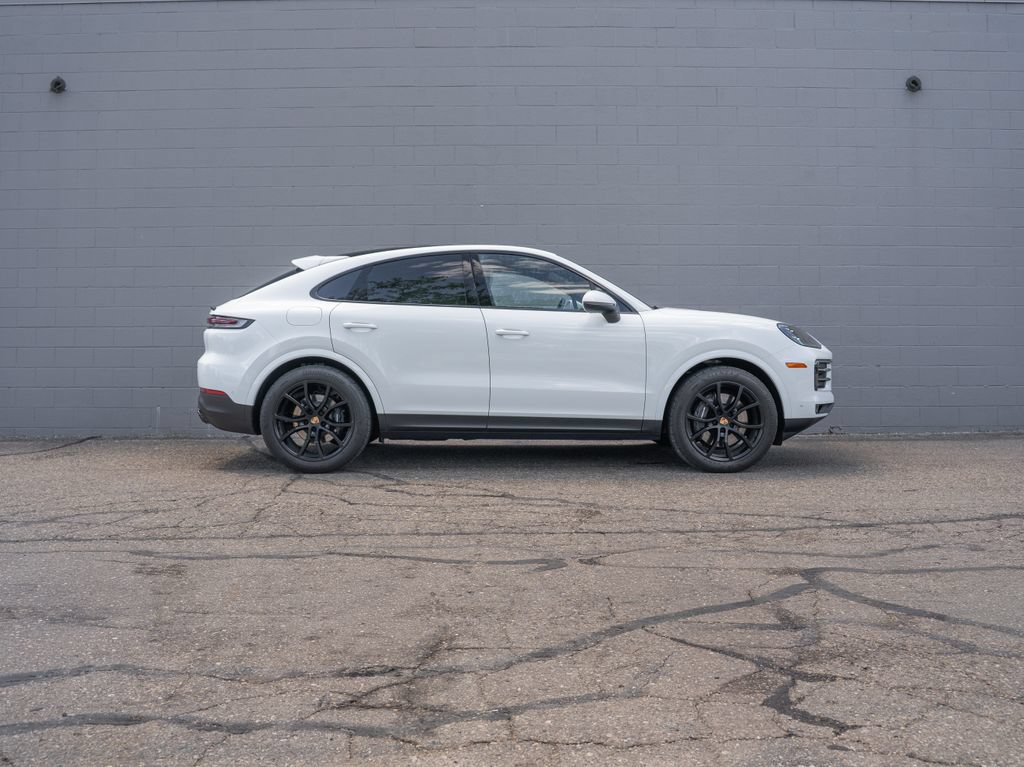 Used 2025 Porsche Cayenne Coupe AWD/4WD image 8