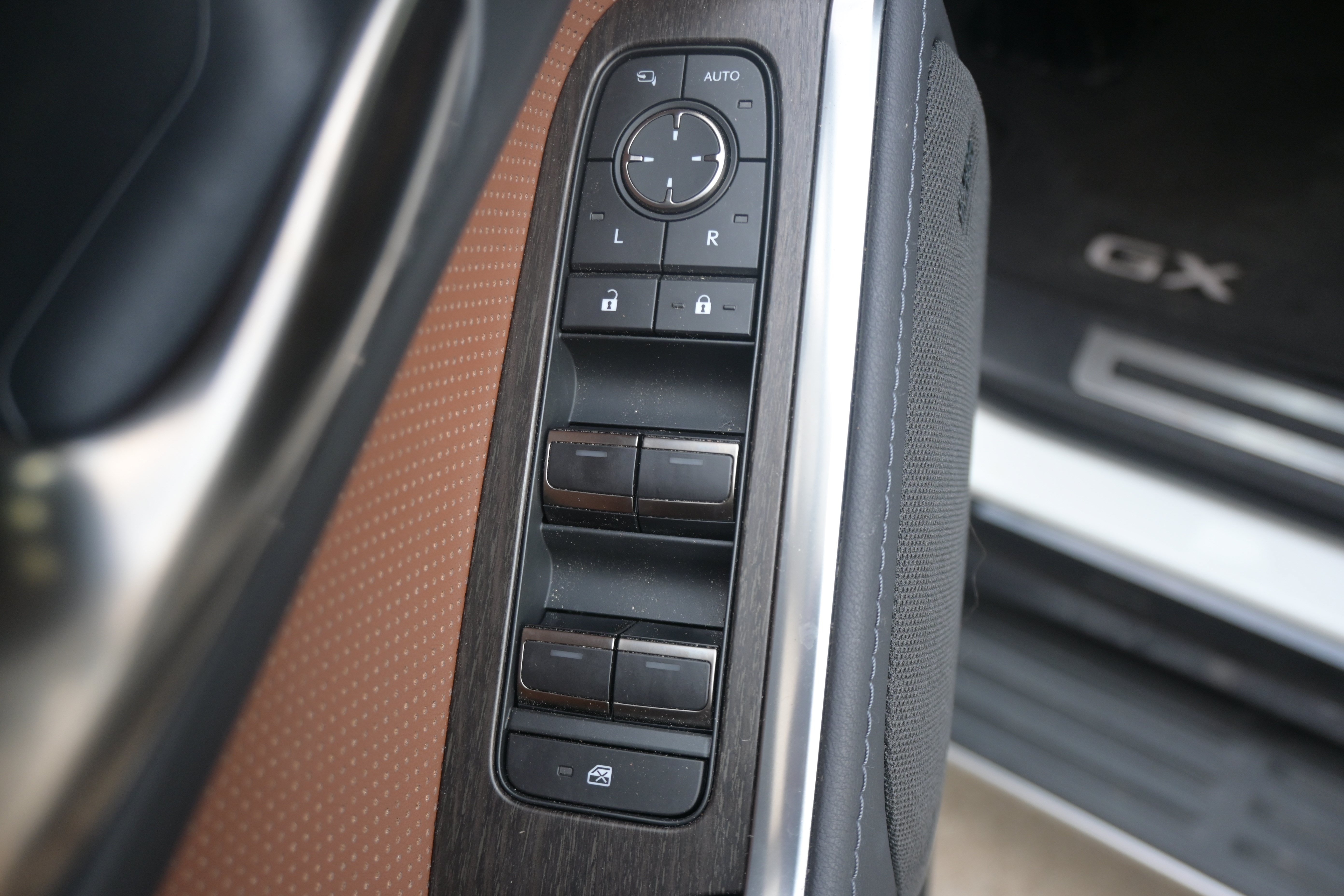 Used 2024 Lexus GX 550 w/ Cold Area Package AWD/4WD image 15