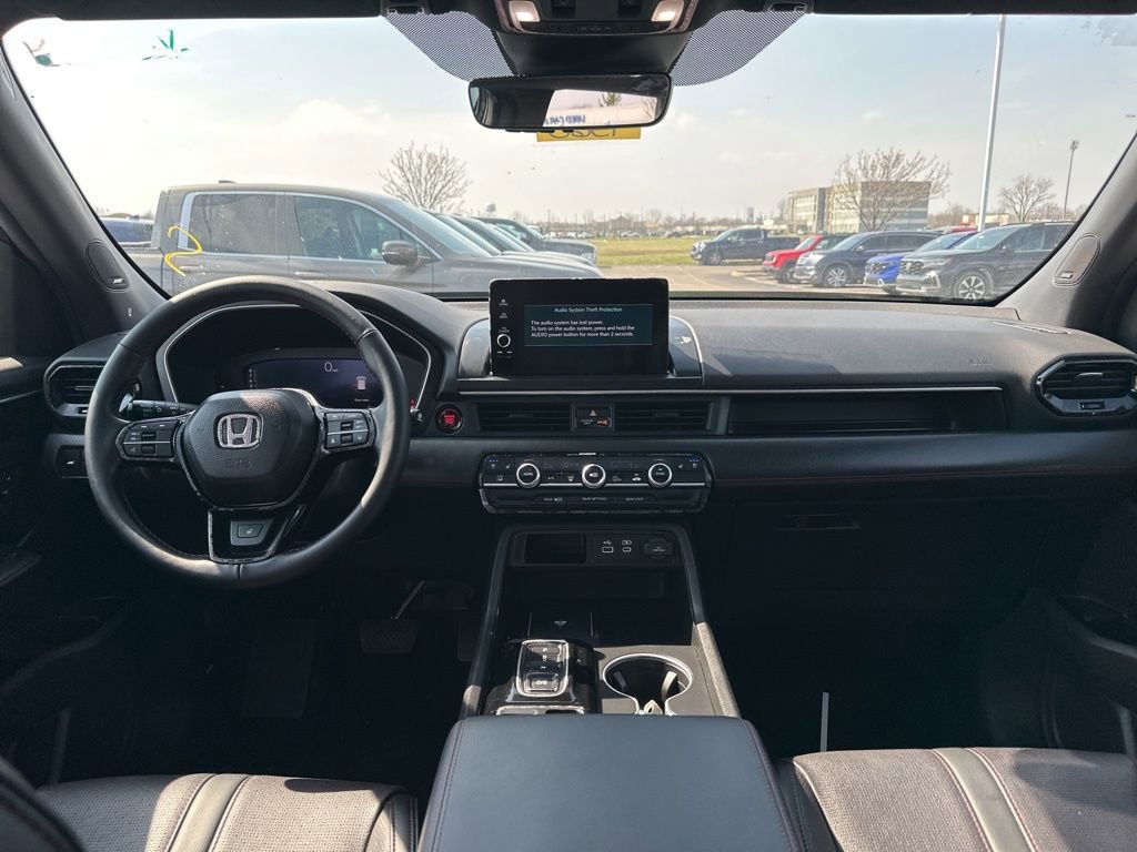 Used 2025 Honda Pilot Black Edition image 21