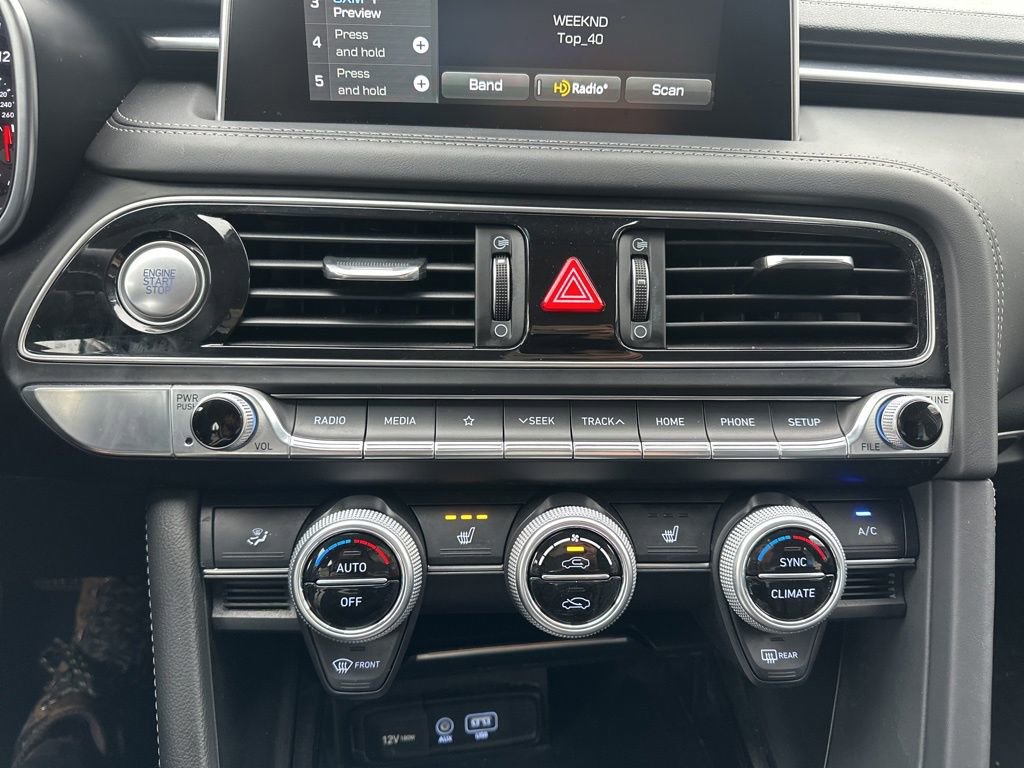 Used 2020 Genesis G70 2.0T image 25