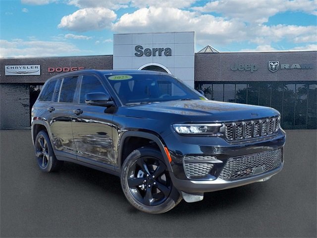 Used 2025 Jeep Grand Cherokee Altitude