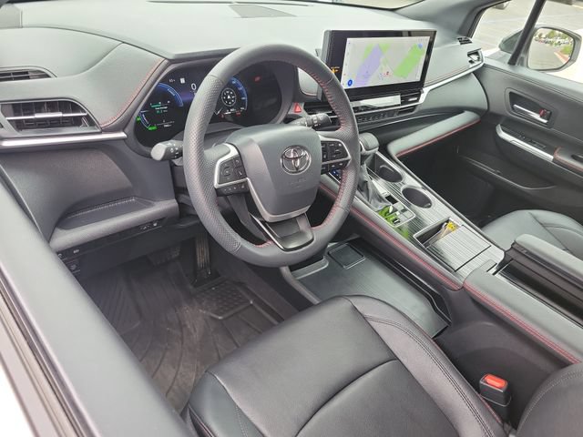 Used 2025 Toyota Sienna XSE FWD image 6