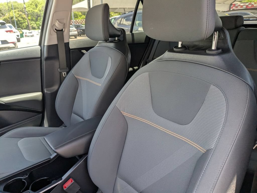 Used 2025 Kia Niro LX FWD image 15