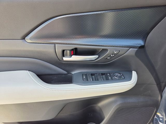 Used 2025 Toyota Grand Highlander AWD Hybrid image 16