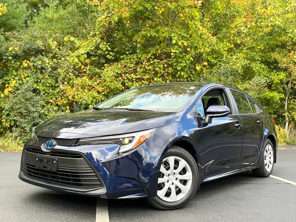 New 2025 Toyota Corolla LE