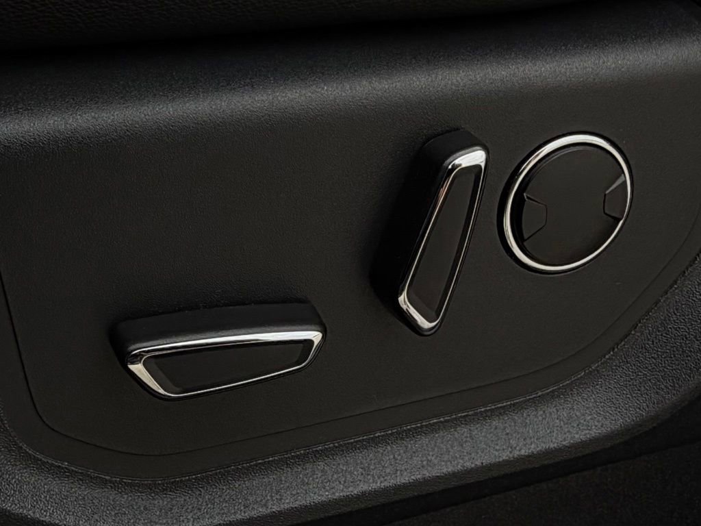 Used 2022 Ford Expedition Limited AWD/4WD image 6