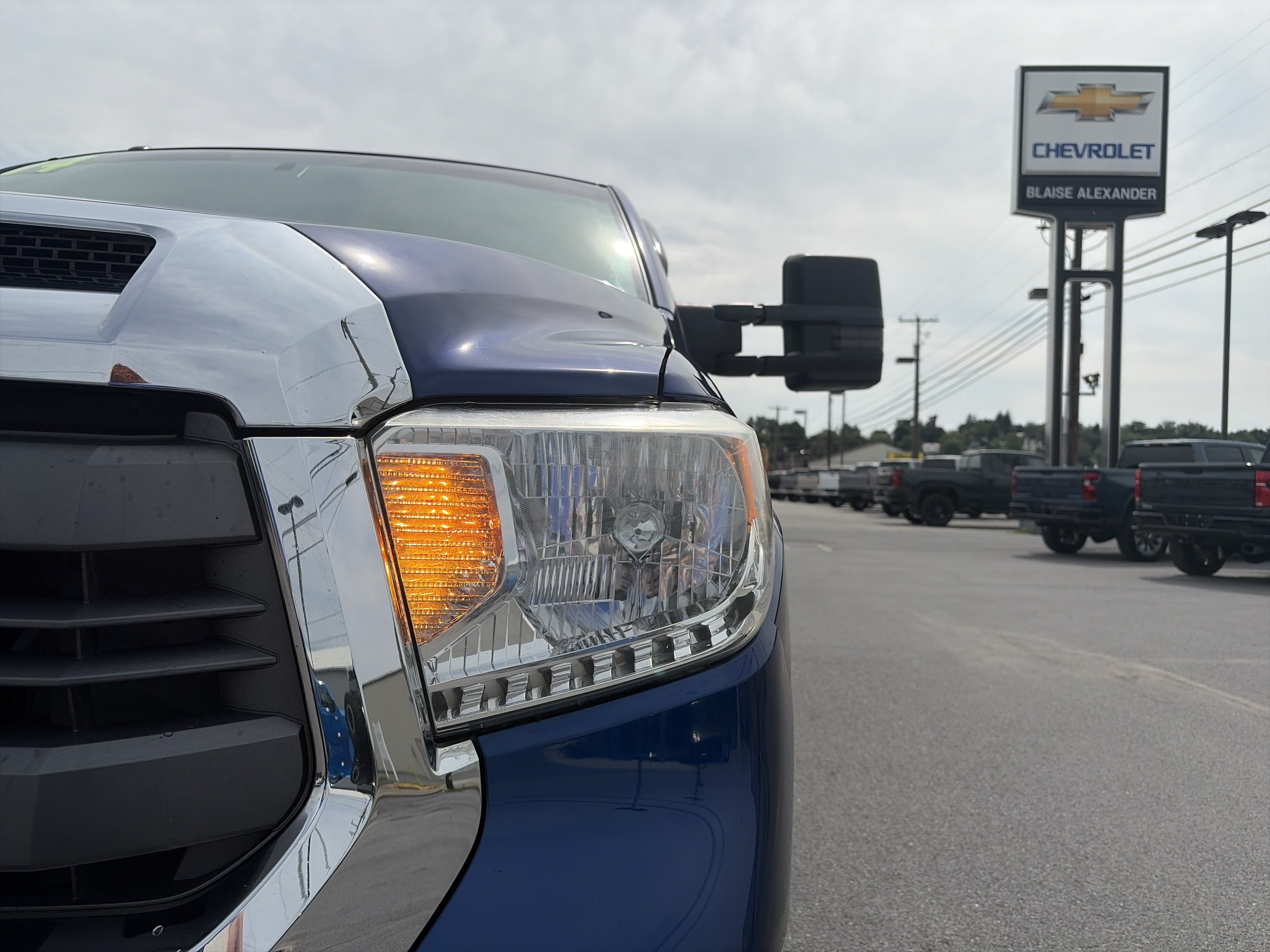 Used 2014 Toyota Tundra SR5 w/ SR5 Upgrade Package AWD/4WD image 11