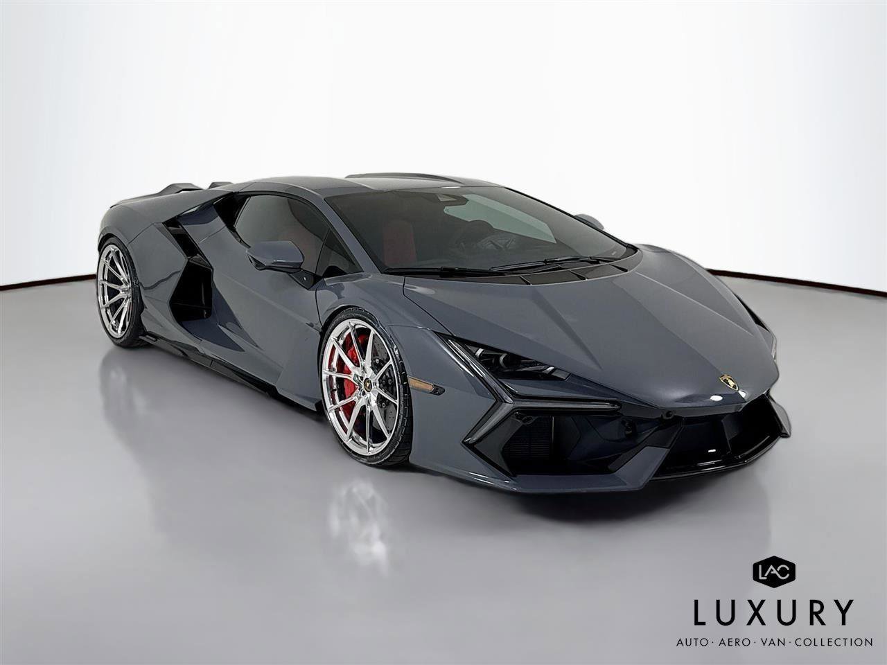 Used 2025 Lamborghini Revuelto image 3