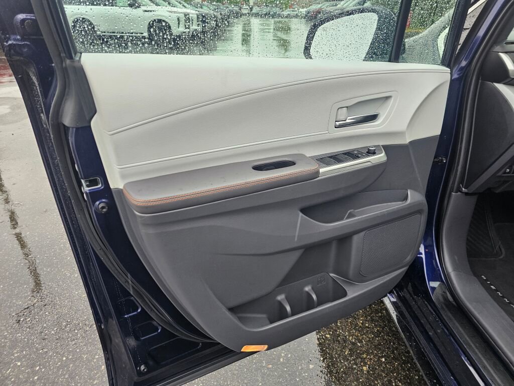 Used 2022 Toyota Sienna FWD image 23