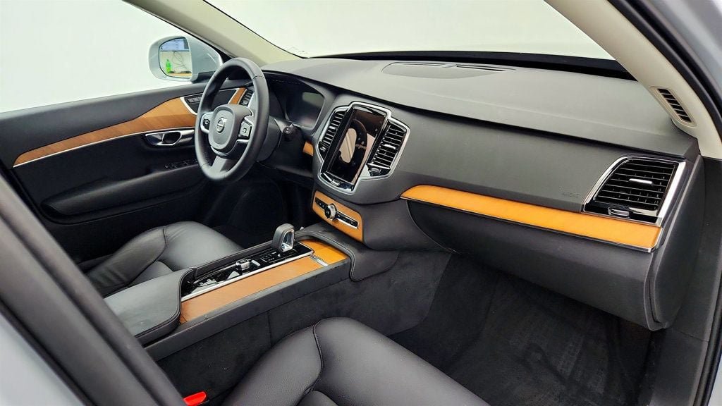 Used 2025 Volvo XC90 T8 Plus w/ Protection Package Premier AWD/4WD image 23