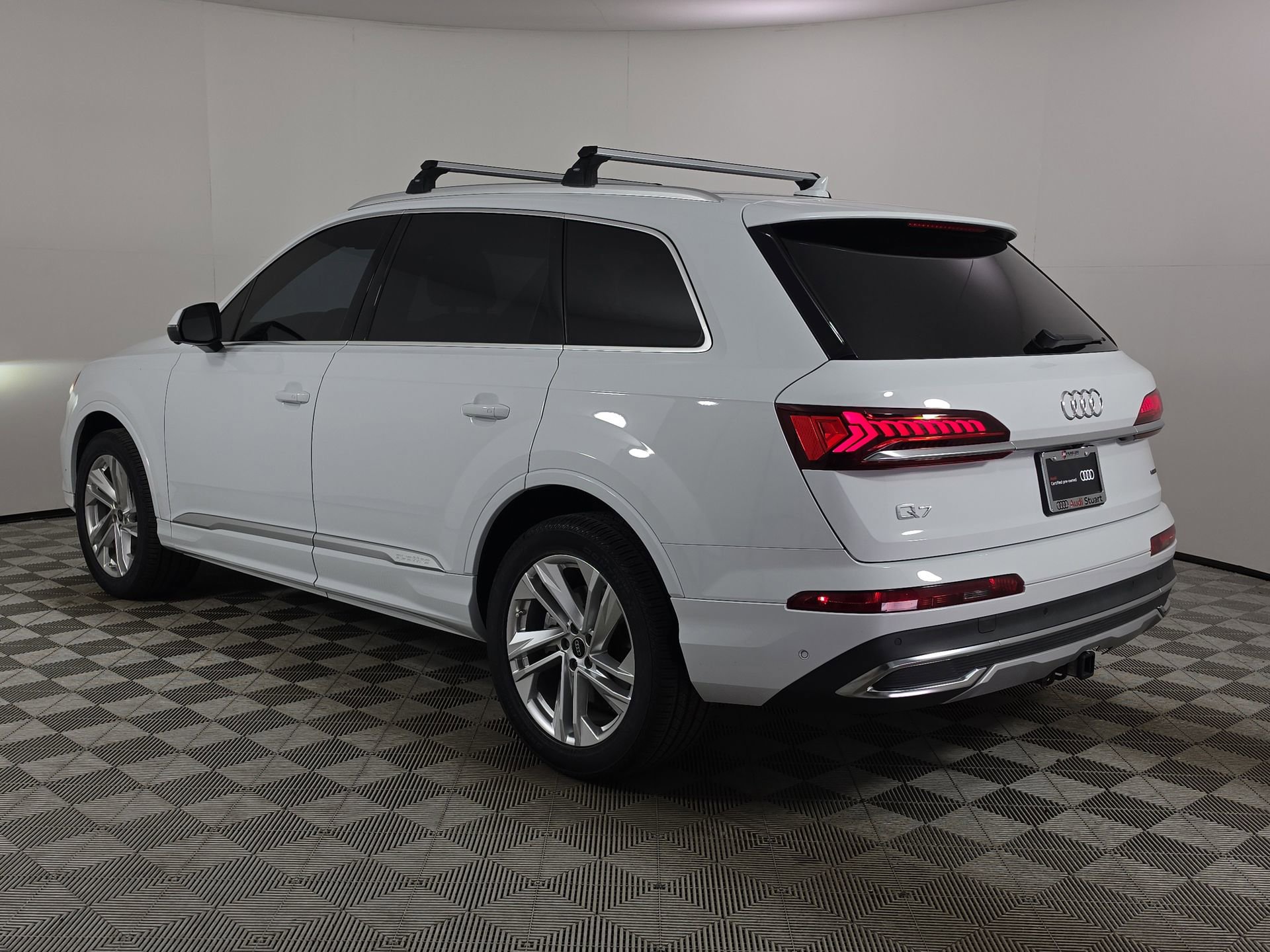 Certified 2023 Audi Q7 2.0T Premium Plus w/ Convenience Package AWD/4WD image 5