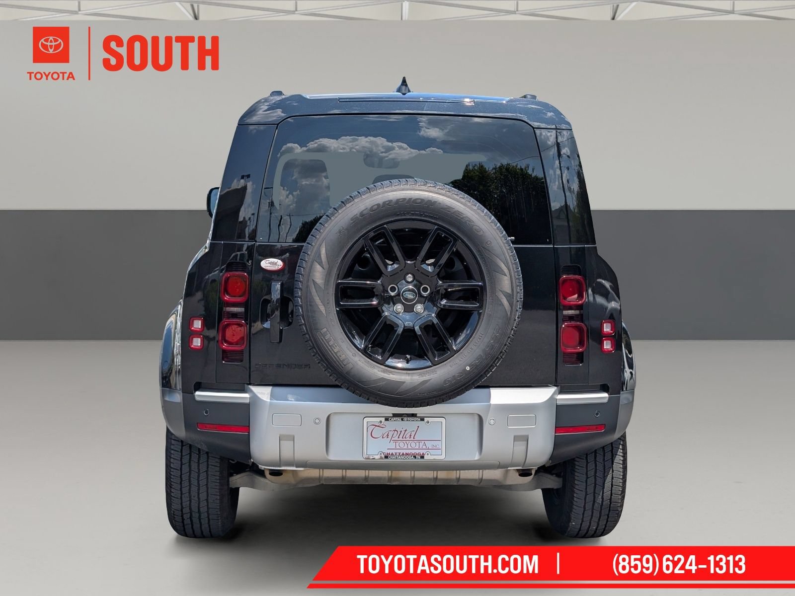 Used 2025 Land Rover Defender 110 S AWD/4WD image 6