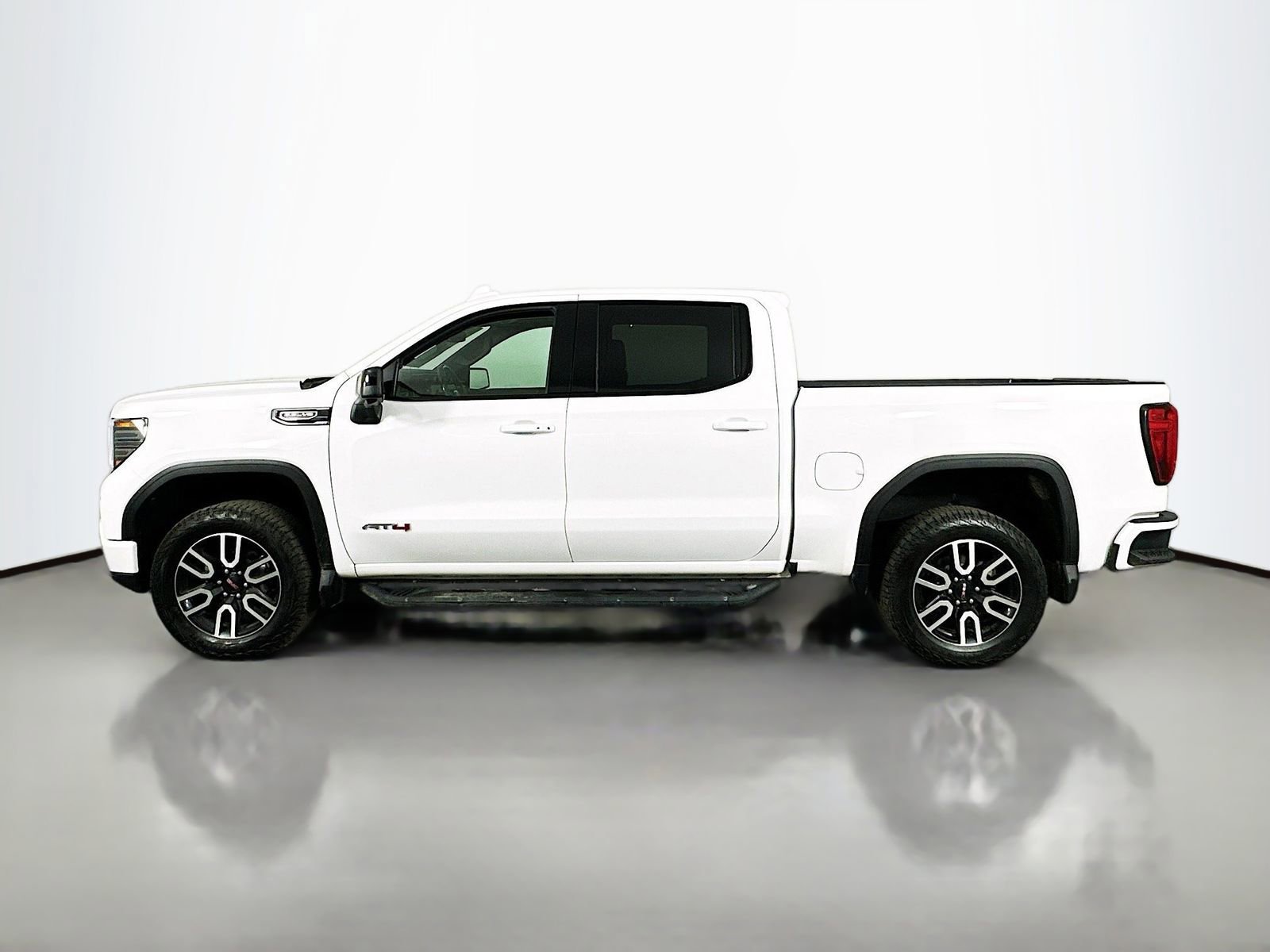 Used 2022 GMC Sierra 1500 AT4 w/ AT4 Preferred Package AWD/4WD image 8