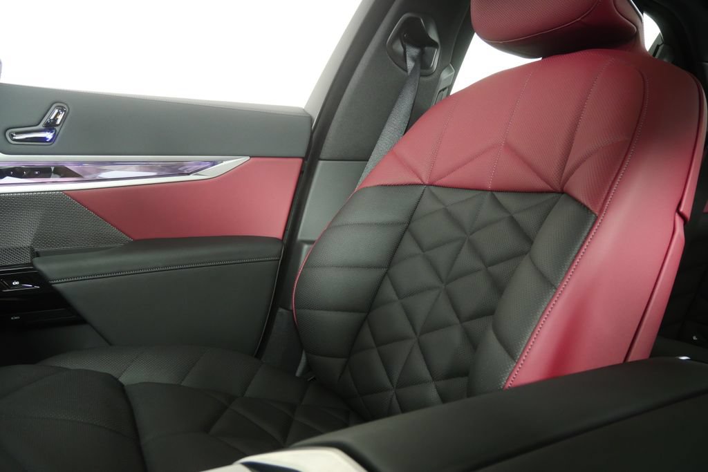 Certified 2026 BMW 740i RWD image 27
