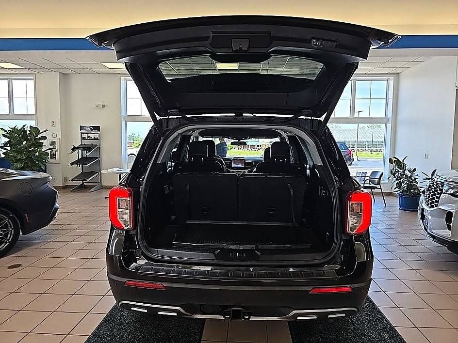 Used 2020 Ford Explorer XLT w/ Equipment Group 202A AWD/4WD image 28