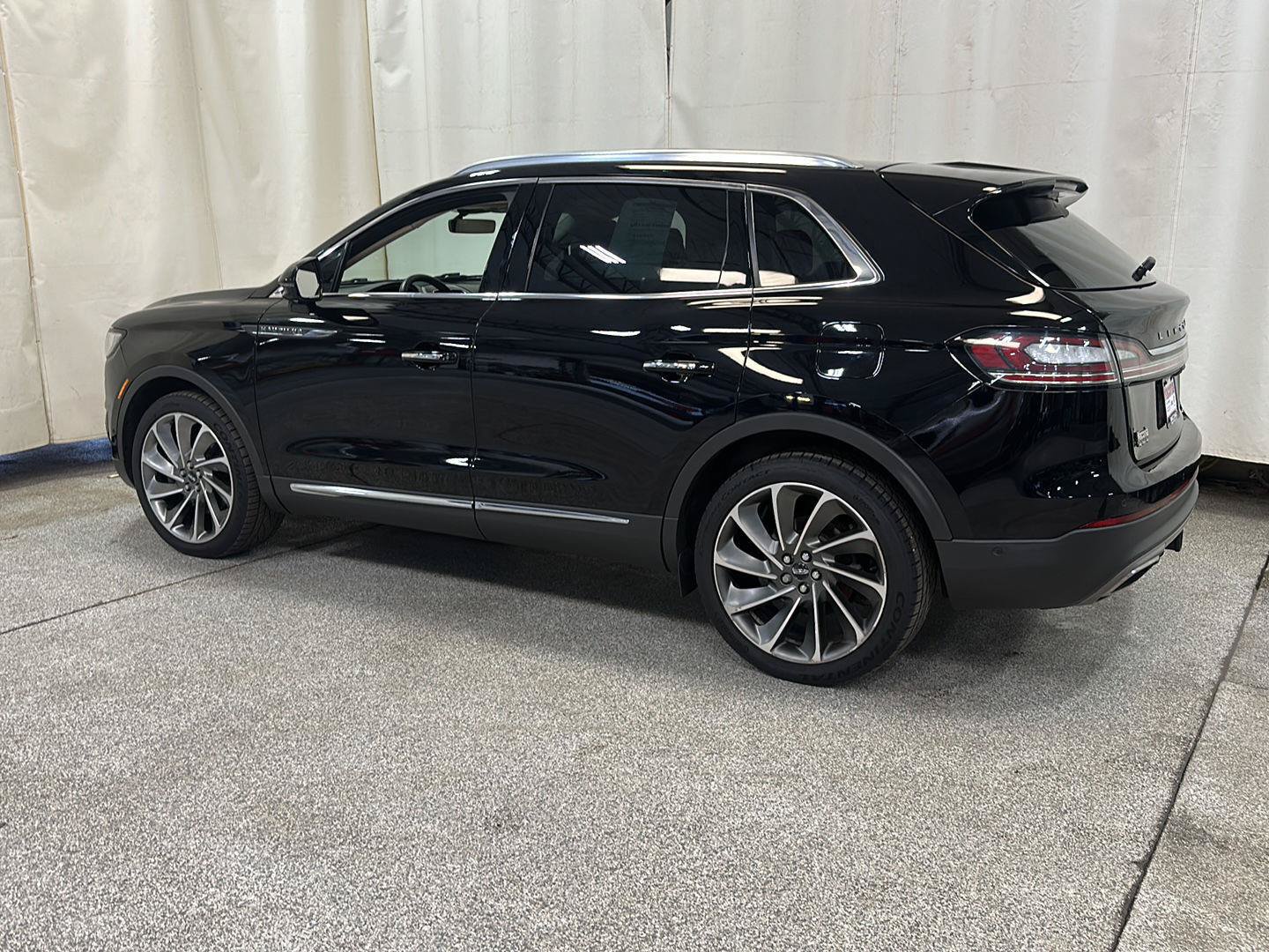Used 2020 Lincoln Nautilus Reserve w/ Equipment Group 202A AWD/4WD image 3