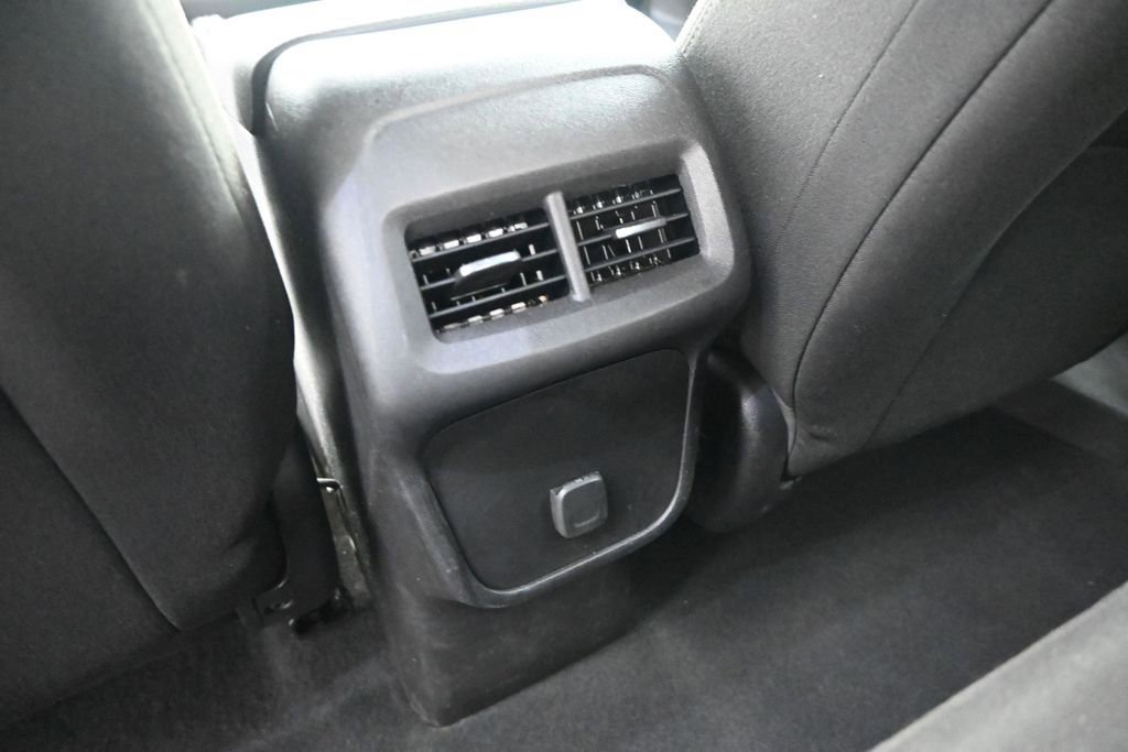 Used 2018 Chevrolet Equinox LT FWD image 13