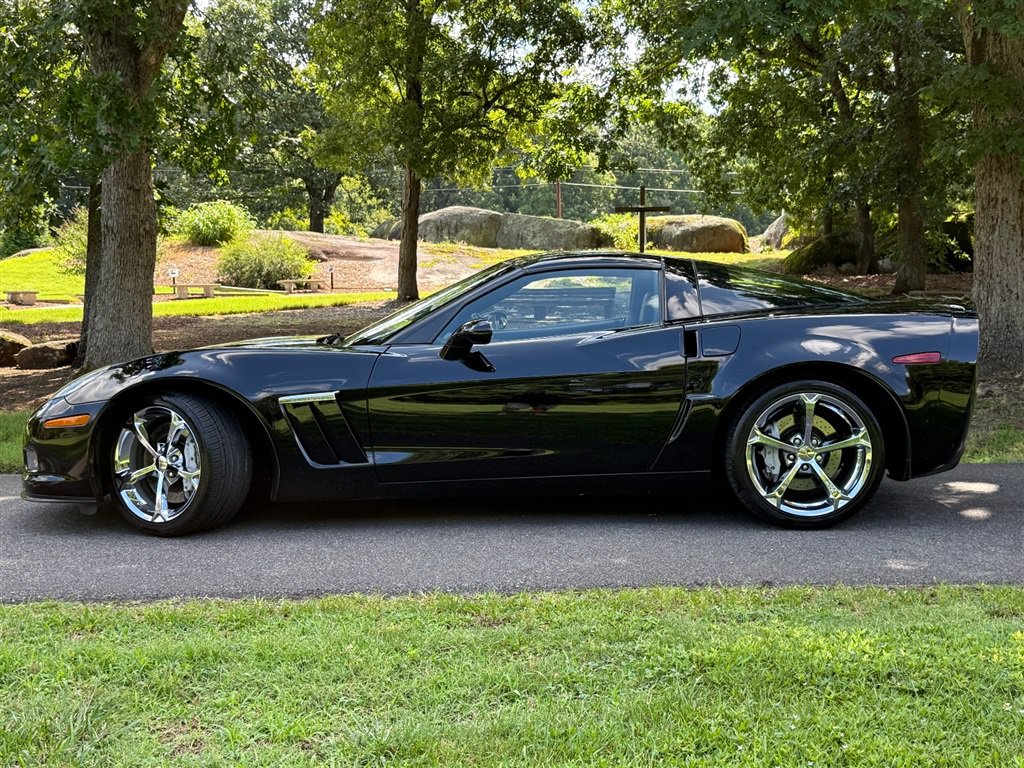 Used 2010 Chevrolet Corvette Grand Sport w/ Roof Package RWD image 4